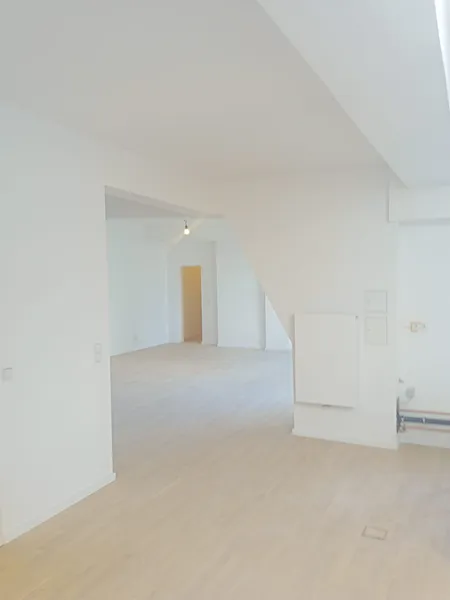 Dachgeschoss im gepflegten und ruhigen Altbau in schöner Charlottenburger Lage — photo 1